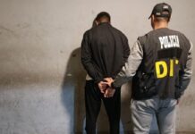 El fin justifica los medios: rompió los vidrios de una camioneta para robar una gorrita