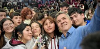 + Futuro: 100 mil pesos mensuales para estudiantes con buenas calificaciones