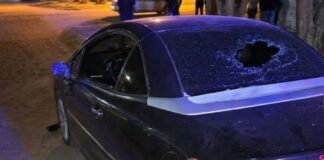 Celosa destrozó el auto de la ex de su novio en Charata