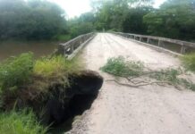 Creciente: el río Tragadero amenaza un puente en Colonia Benítez