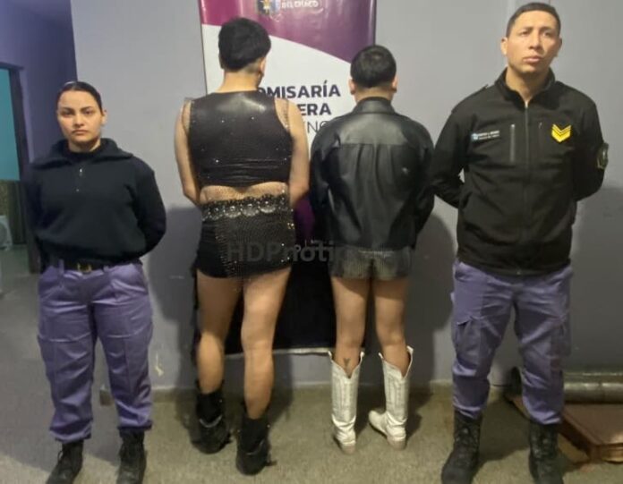 Travestis dudosos engayolados